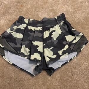 Women camo hotty hot size 2 2.5 inch